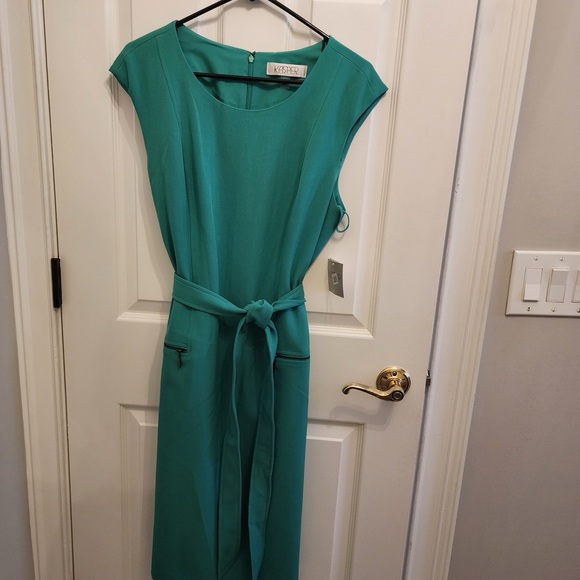 Green women’s size 14 dress knee high back zipper sleeveless cute NWT from Macys - Picture 2 of 3